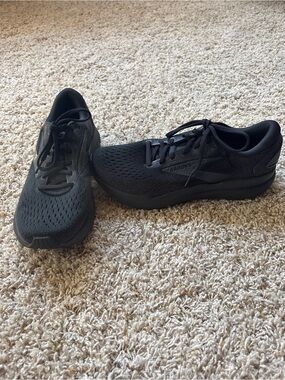 Brooks Ghost 16 Running Shoes ALL Black on Black Men's Size 9.5 NARROW
